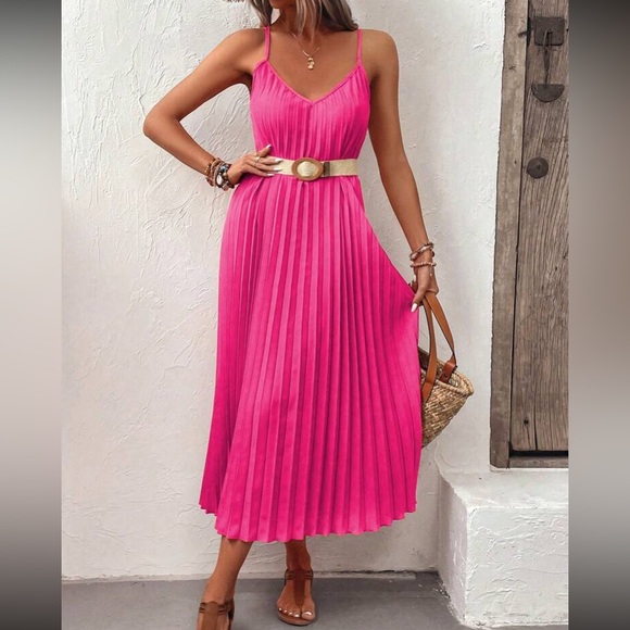 Dresses & Skirts - Bobo pleated cami dress